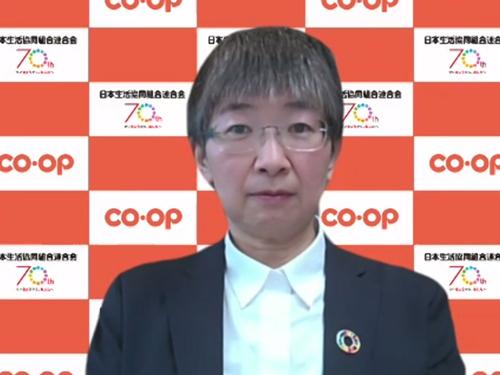 会見する二村睦子常務